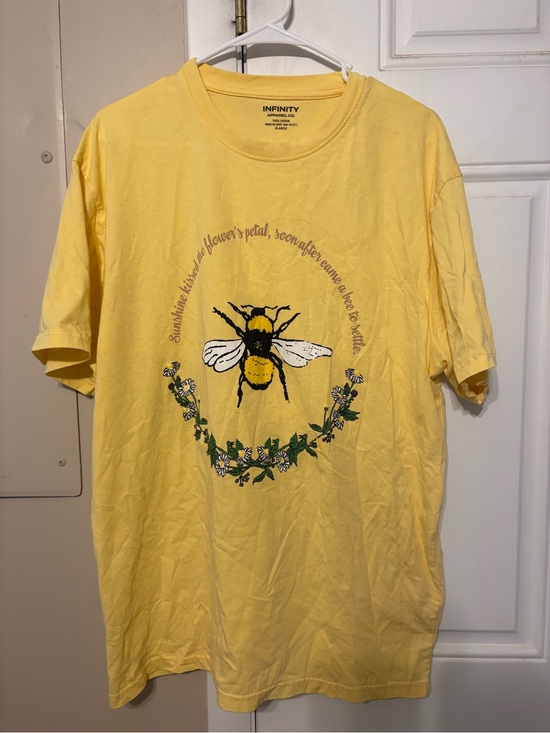 infinity Tops - NFINITY Yellow Bee Graphic Short Sleeve Tee